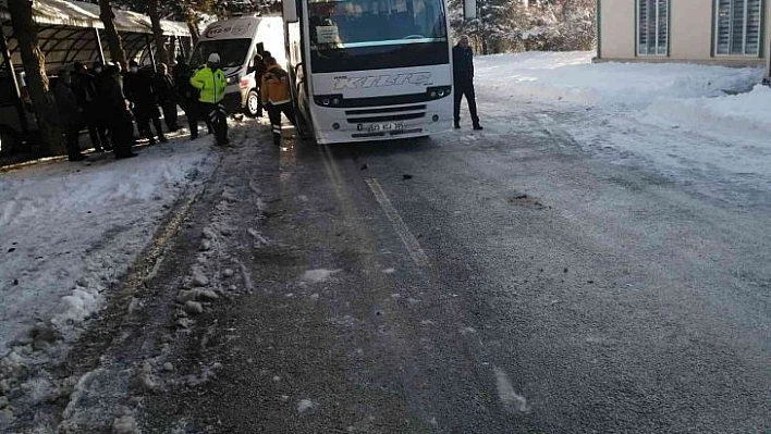 Elazığ'da minibüsün altında kalan kadın hayatını kaybetti