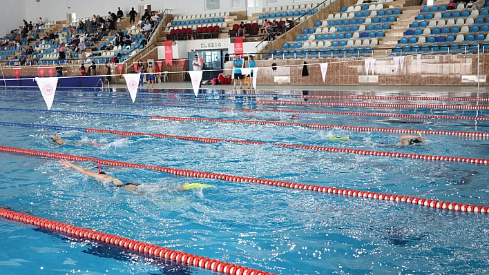 Elazığ'da paletli yüzmede 'Cumhuriyet Kupası' heyecanı