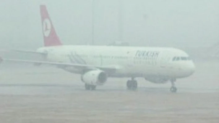 Elazığ'da uçak seferleri iptal edildi