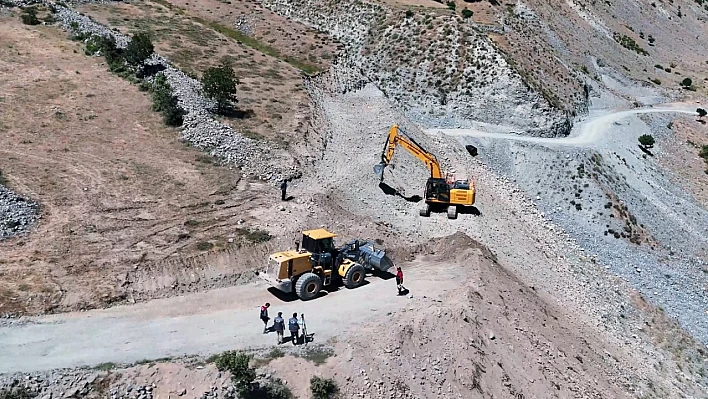Elazığ'ın kırsalında ulaşım ağı güçleniyor