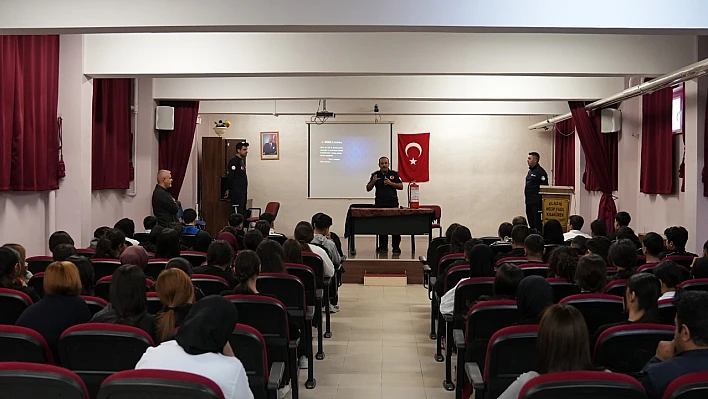 Elazığ İtfaiyesi öğrencilere deprem ve yangınla mücadele eğitimleri veriyor