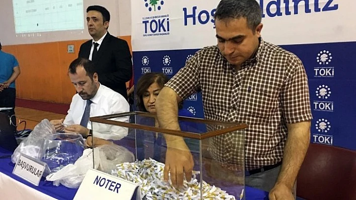 Elazığ'da 665 kişi kura ile konut sahibi oldu