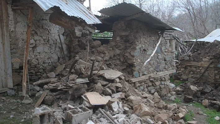 Elazığ'daki 5.2'lik deprem, bin 325 ev ve ahıra zarar vermiş