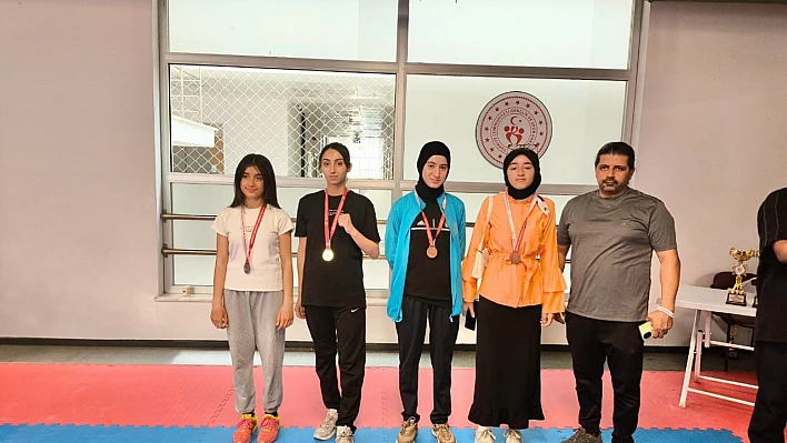 Elazığlı sporcular Malatya'da şampiyonluk rüzgârı estirdi