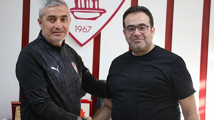Elazığspor Mustafa Sarıgül'le resmi sözleşme imzaladı