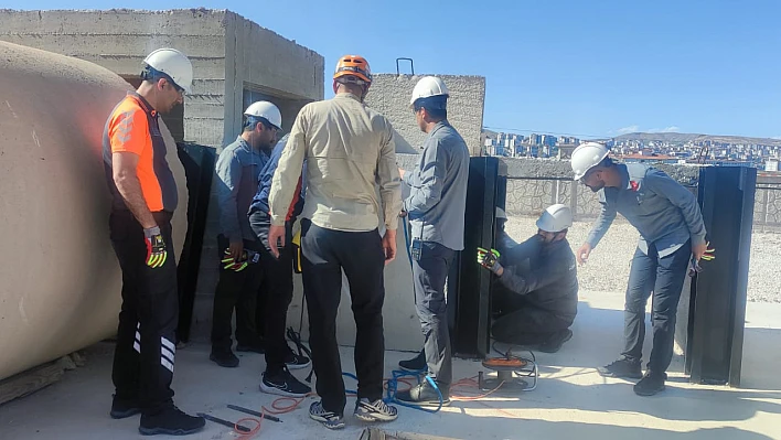 ELBAK personeline kentsel arama kurtarma eğitimi verildi