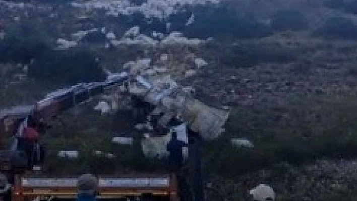 Erzurum'da uçurumdan yuvarlanan kamyon parçalara ayrıldı