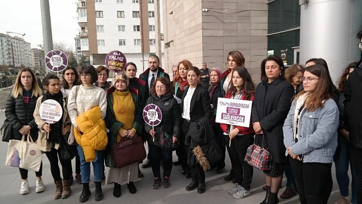 Eşini 15 yerinden bıçaklayan sanık 'Bilinçli olarak yapmadım, şuurumu kaybetmiştim'