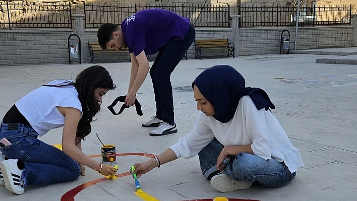 FÜ öğrencilerinden 23 Nisan'a özel sosyal sorumluluk projesi