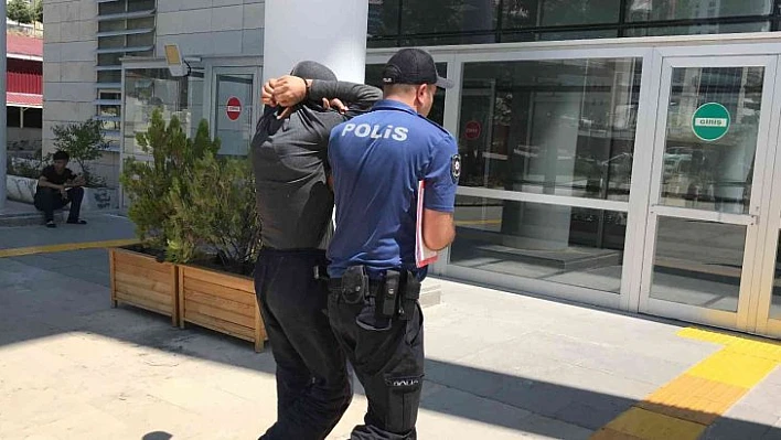 Girdikleri iş yerinde suçüstü yakalanan 2 hırsızlık şüphelisi tutuklandı