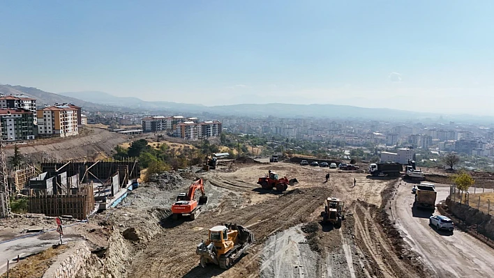 Hamdi Başaran Caddesi'nde çalışmalar sürüyor