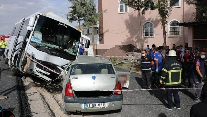 Niğde'de hasta taşıyan midibüsle otomobil çarpıştı: 1 ölü