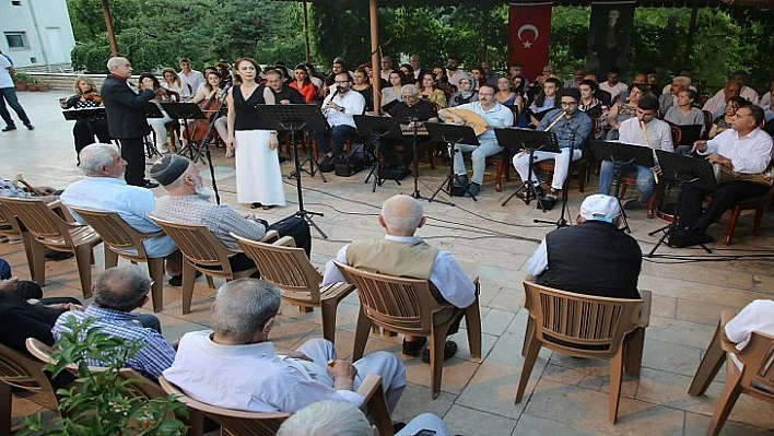 Huzurevi Sakinlerine Konser Verildi