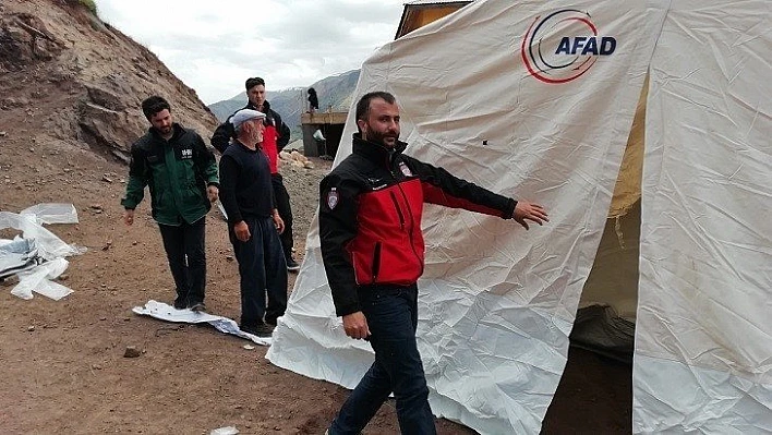 İHH Elazığ İnsani Yardım Derneği Karlıova Depreminde Göreve Koştu