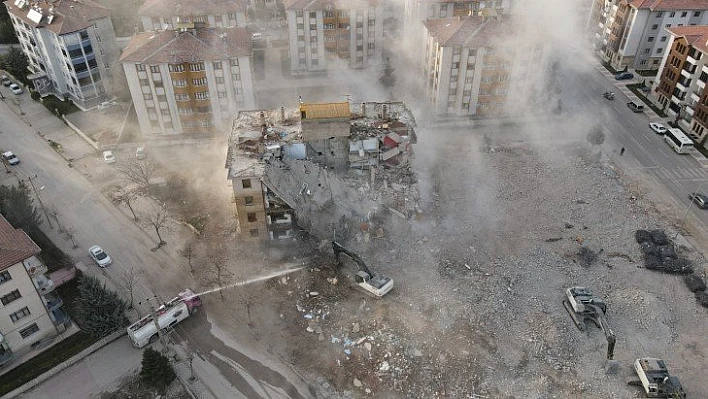 İki depremde 16 bin 773 yapı ağır hasar aldı, 5 bin 664'ünün yıkımı yapıldı