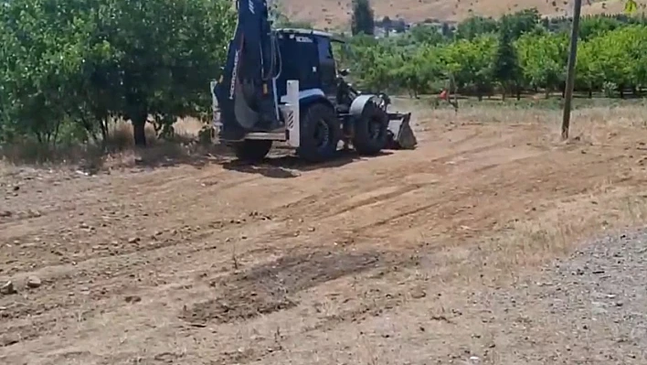 İl Özel İdaresi Sivrice sahilinde otopark düzenleme çalışmalarına başladı