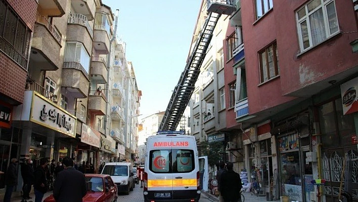 İtfaiye camı kırıp içeri girdi, 56 yaşındaki kadının cansız bedeniyle karşılaştı