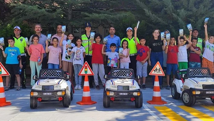 Jandarmadan öğrencilere trafik güvenliği eğitimi