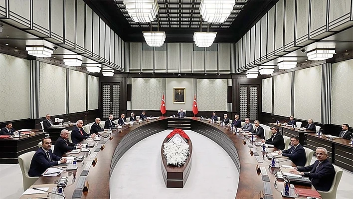 Kabine toplanıyor