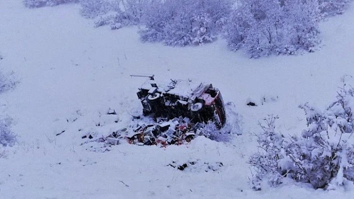 Kamyonet şarampole devrildi:1 yaralı