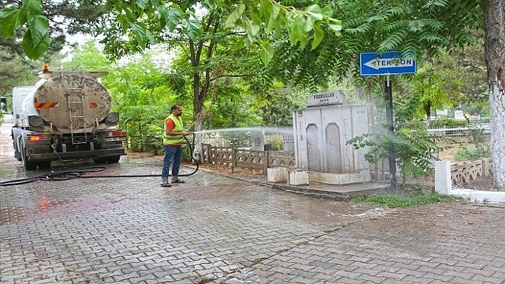 Mezarlıklar, Bayram Ziyaretlerine Hazır Hale Getirildi
