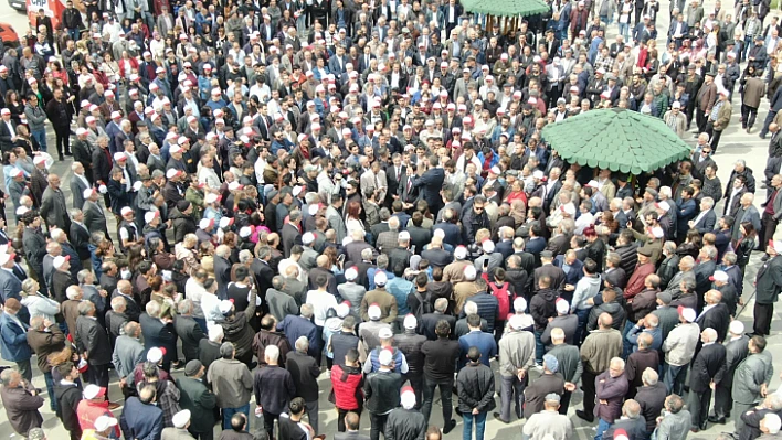 Milletvekili Erol'un bayramlaşması adeta mitinge döndü