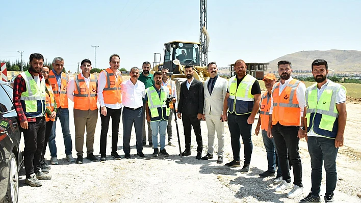 Milletvekili Keleş, Elazığ-Baskil yolunda incelemelerde bulundu