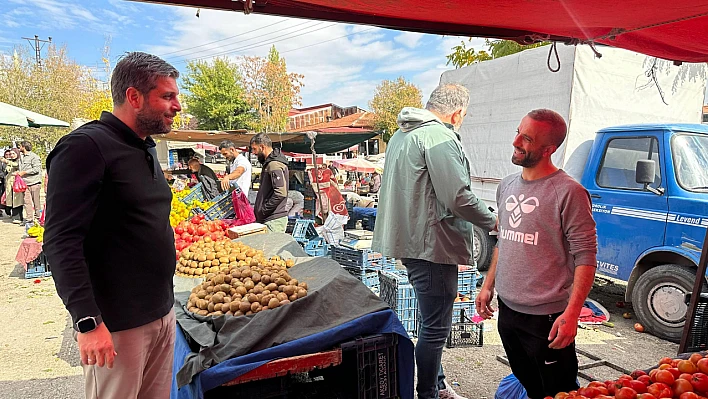 Milletvekili Nazırlı, pazarcı esnafı ile bir araya geldi