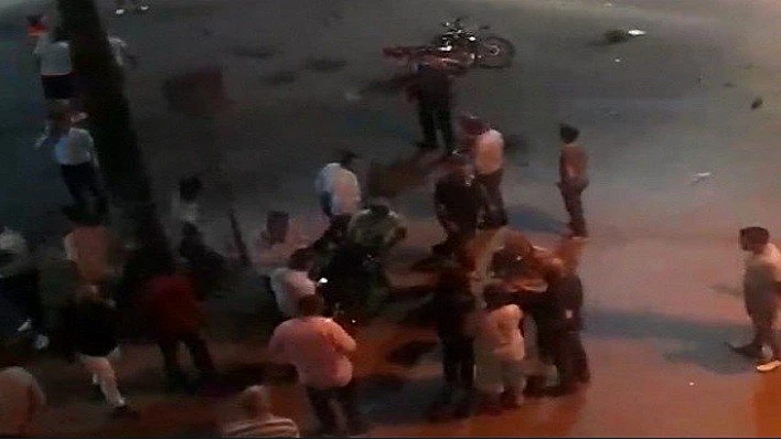 Mersin'de motosiklet ile kamyonet çarpıştı 1 ölü, 3 yaralı