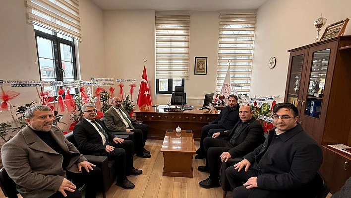 Nazırlı Tarzı Siyaset: Halk için halk ile yan yana