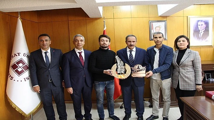 Rektör Demirdağ, Başarılı Öğrencileri Ödüllendirdi 