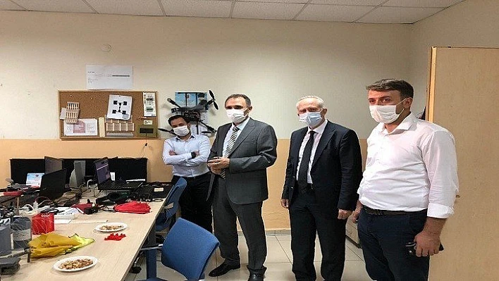 Rektör Göktaş, Model Uydu Takımının Çalışmalarını İnceledi