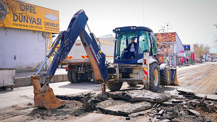 Sanayi Sitesi'nde bulunan yol, Elazığ Belediyesi tarafından yenilendi