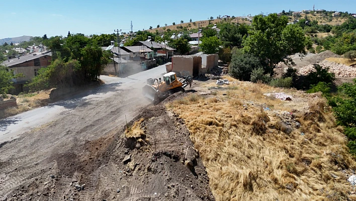 Şehir merkezi ile batı bölgesini birleştiren ulaşım aksına yeni bulvar