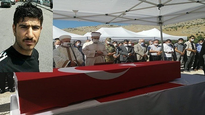 Şehit Asker Babasının Yanına Defnedildi