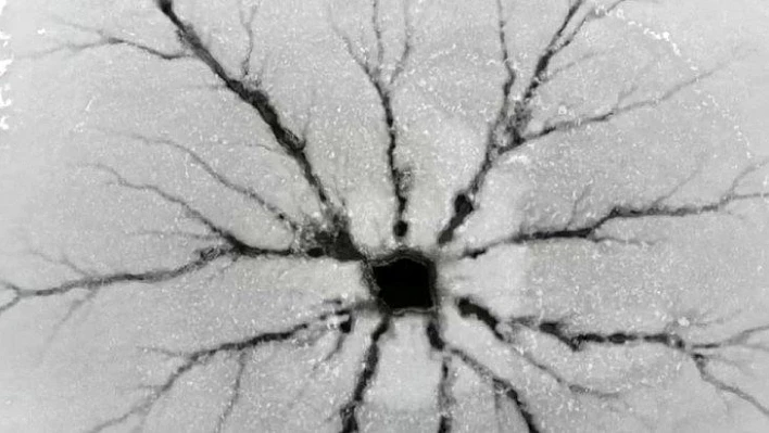 Sülüklü Göl buz tuttu, drone ile görüntülendi