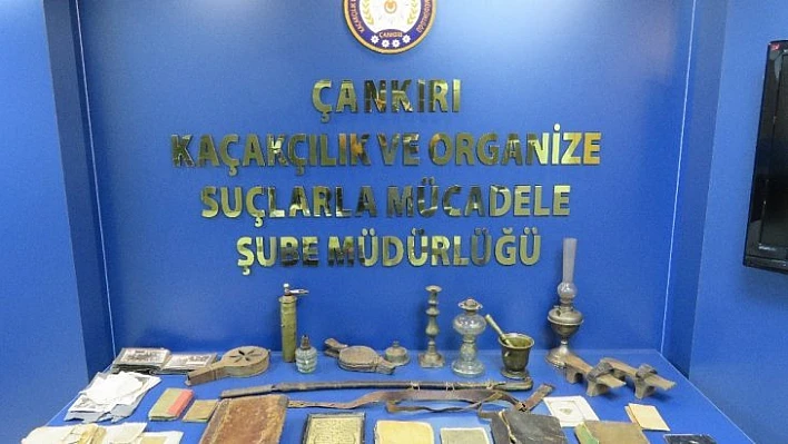 Tarihi eserlerle yakalandı