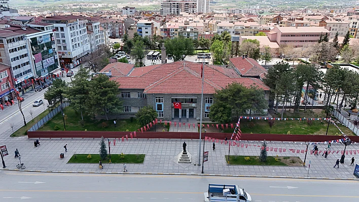 Tarihi Öğretmenevinde restorasyon çalışmaları başladı