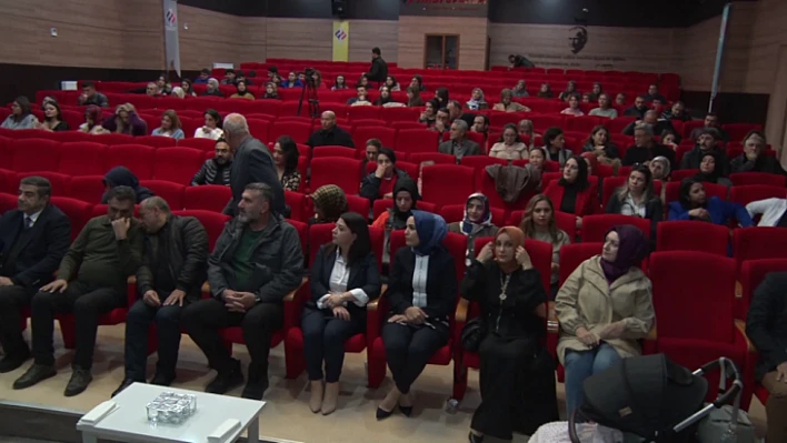 Taşel'den, İyi İnsan Yetiştirmek Konulu konferans