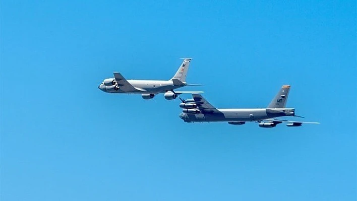 Türk uçaklarından ABD B-52'sine havada destek