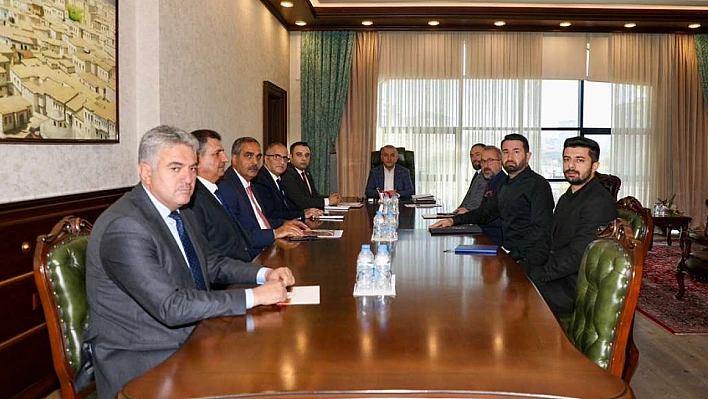 Vali Hatipoğlu Başkanlığında Maden'deki konut teslim süreçleri konuşuldu