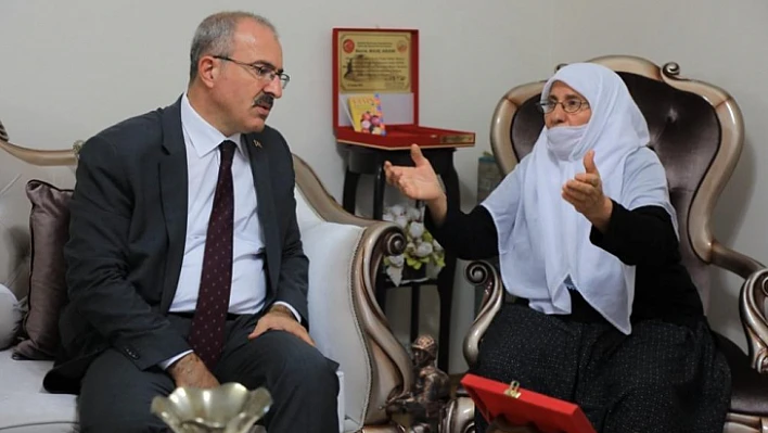 Vali Toraman'dan şehidimizin ailesine geçmiş olsun ziyareti 