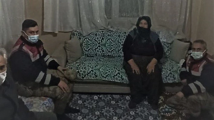 Yalnız yaşayan yaşlı kadına, jandarmadan ziyaret