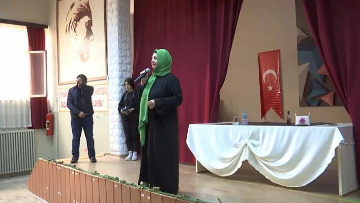 Yazar İkbal Gürpınar öğrencilerle buluştu