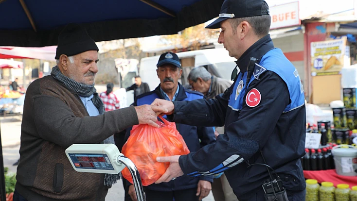 Elazığ Belediyesi zabıta ekipleri sahada yoğun mesai harcıyor