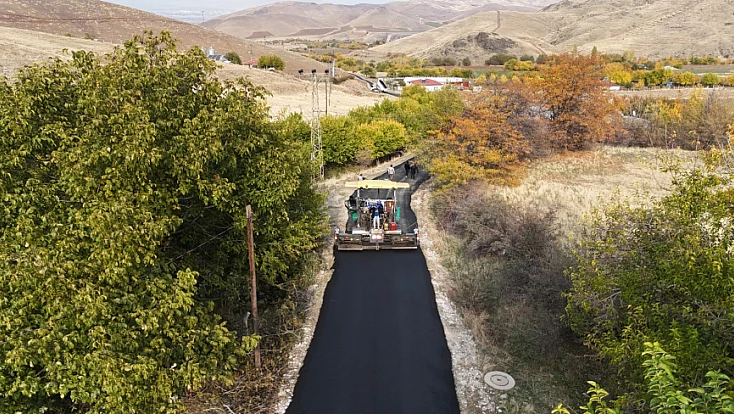 Elazığ İl Özel İdaresi’nin BSK asfalt çalışmaları sürüyor