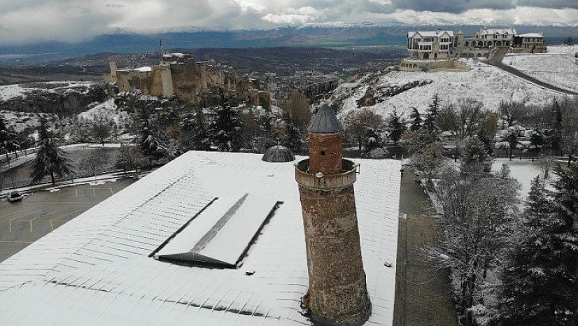 Elazığ'da kar yağışı, Harput beyaz gelinliğini giydi