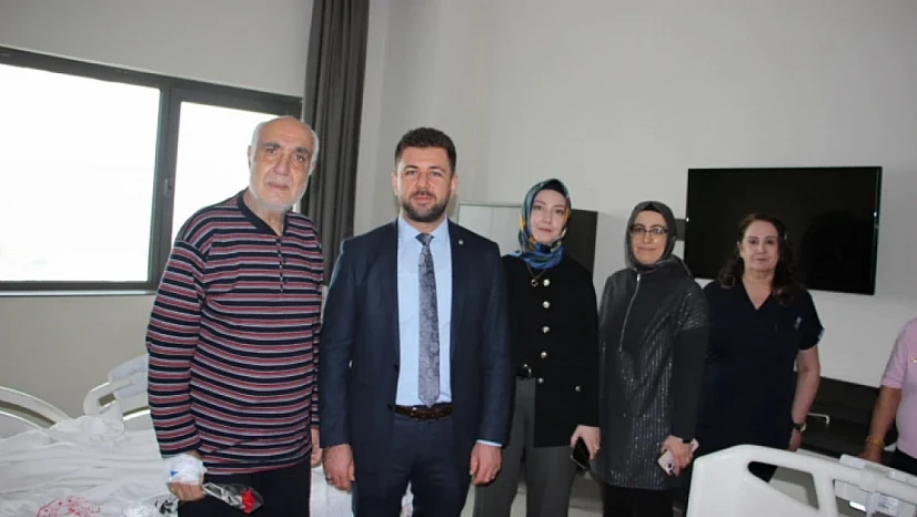 Hastanede tedavi gören öğretmenlere moral desteği