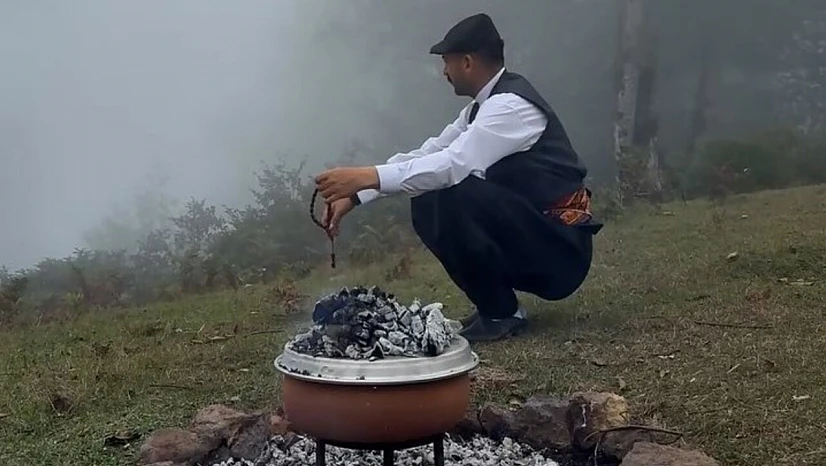 Ünlü şef 'Palu Tavayı' takipçileri için hazırladı