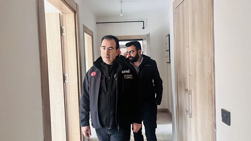 AFAD Müdürü Giyik, tamamlanma aşamasındaki konutları inceledi